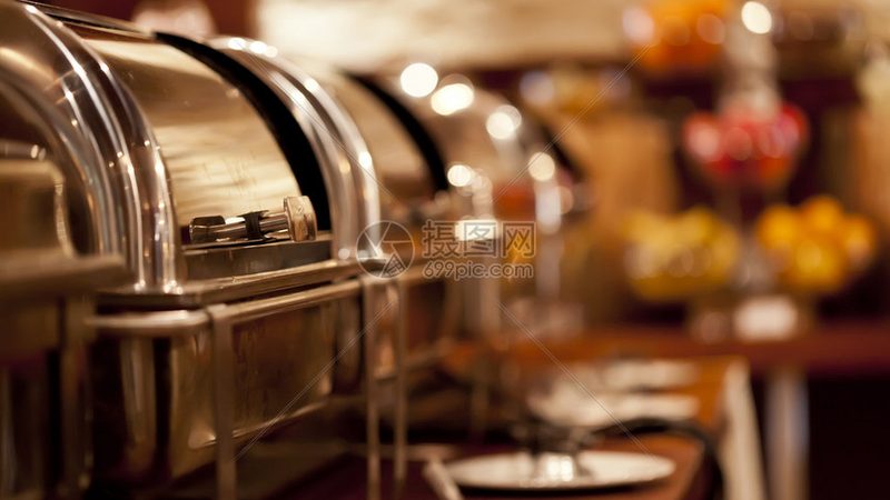 零食批发行业对产品质量和食品安全要求极高。新手在入门时，应重点关注以下几点：